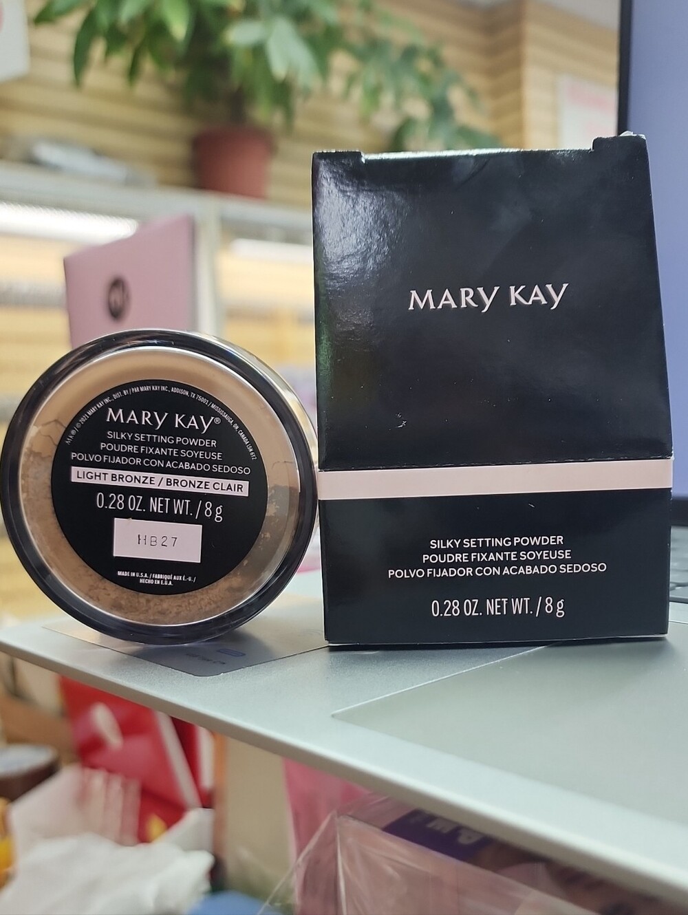 Mary Kay Silky Setting Powder - Light Bronze & Black Packaging